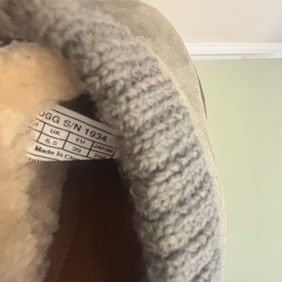 UGG Brand New Olive Green Suede Clogs with Knit Trim - Picture 8 of 9